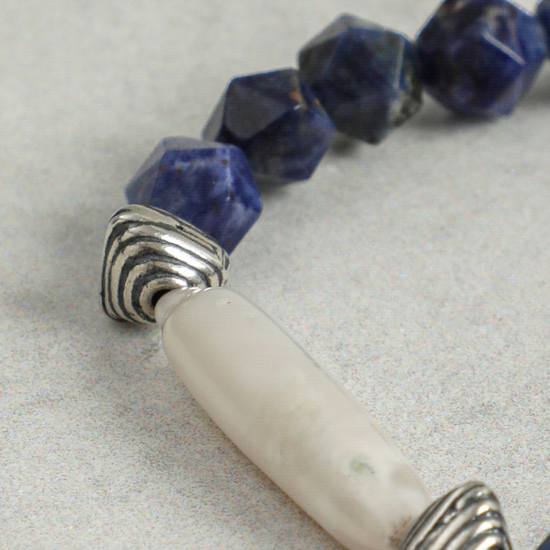 Midnight Relic — Lapis Lazuli & Freshwater Pearl Bracelet