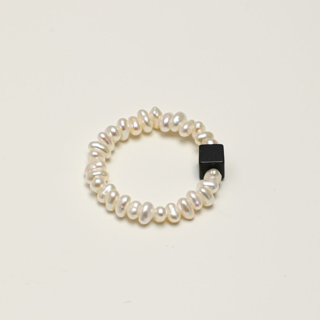 Petit Accent — Pearl & Gemstone Rings